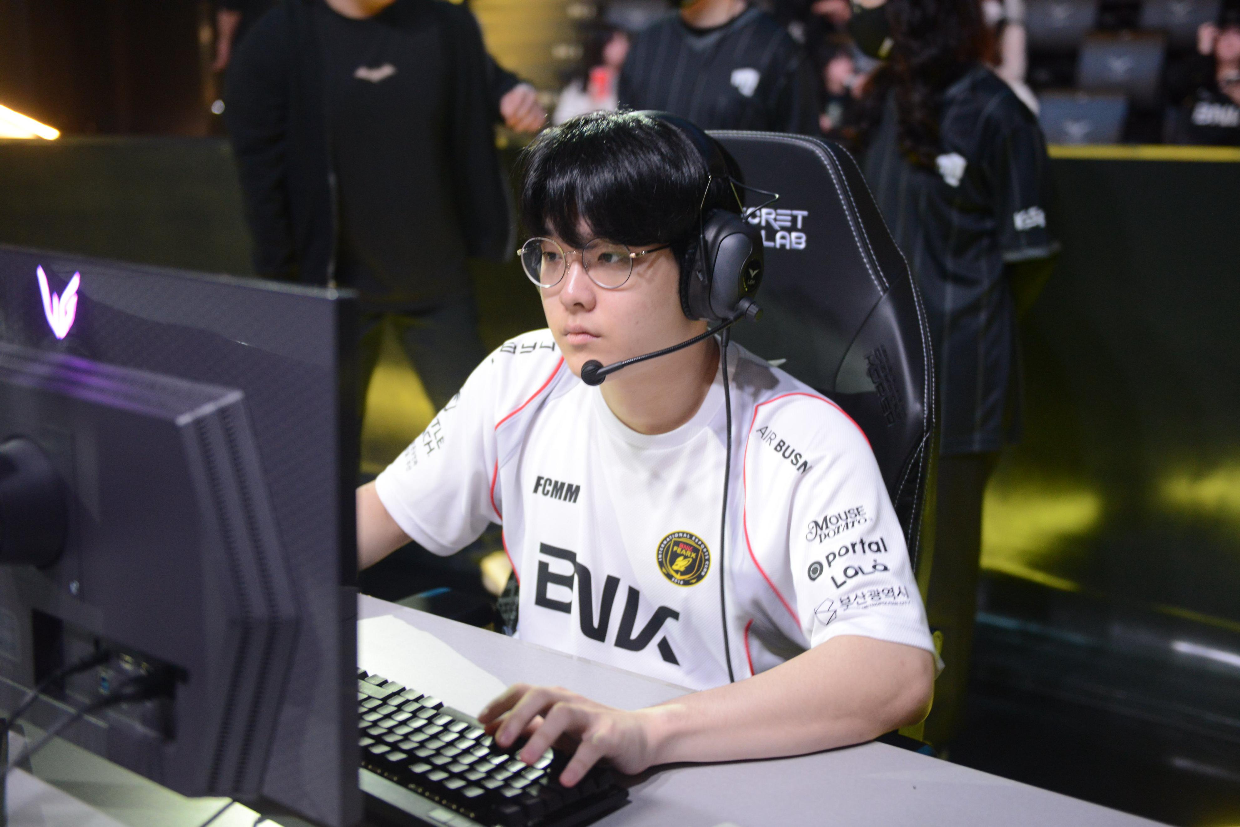 DK险胜WBG,ShowMaker开启传奇时刻半决赛3:2(深圳) DK险胜WBG,ShowMaker开启传奇时刻半决赛3:2(深圳)