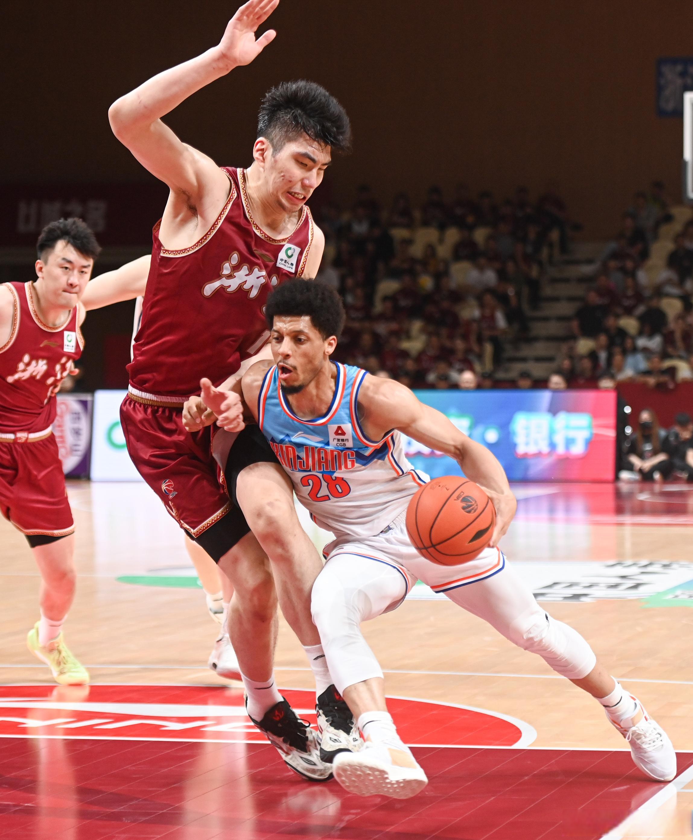 新疆队面对广东队,力争晋级季后赛 新疆队面对广东队,力争晋级季后赛