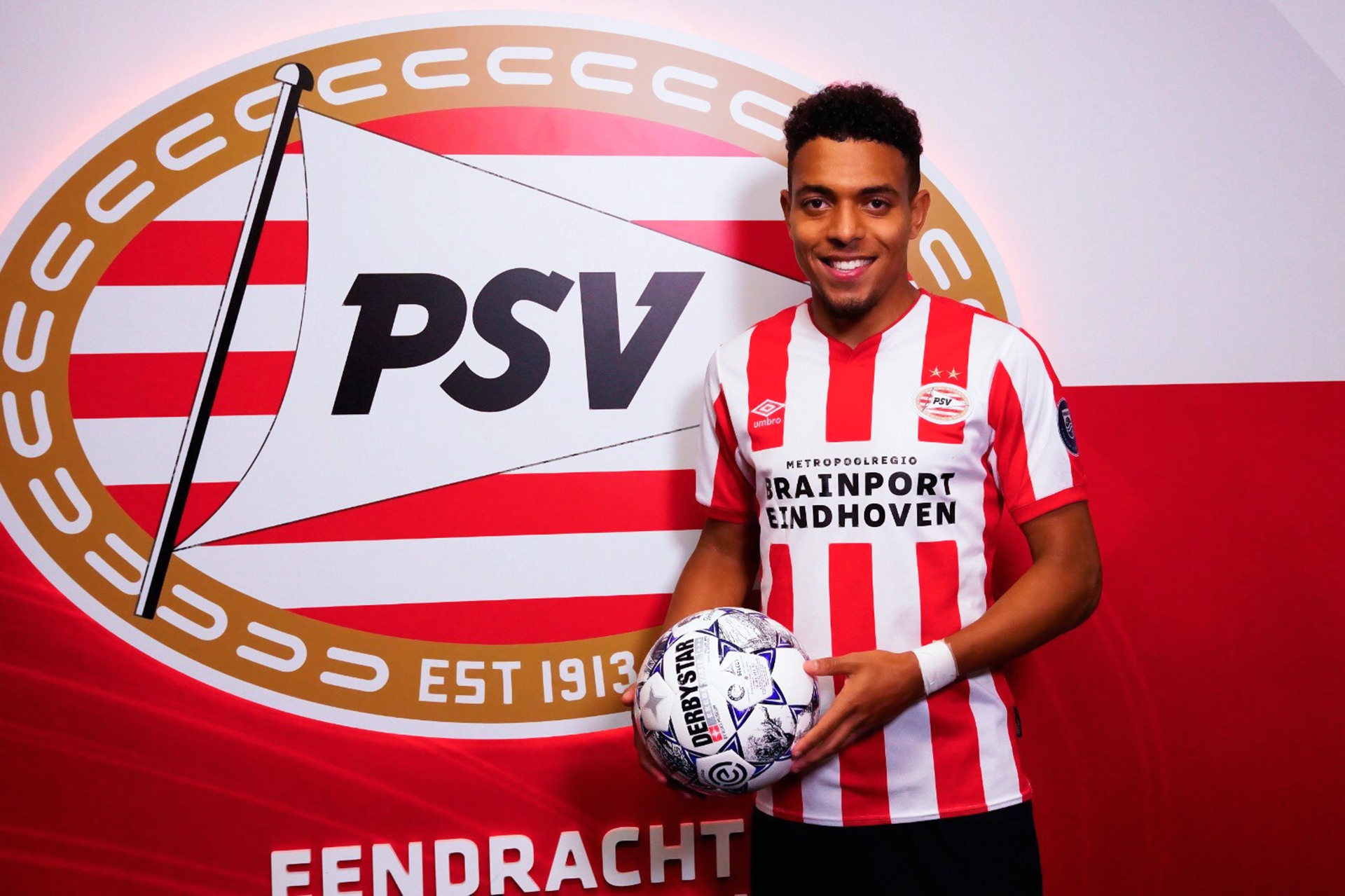 荷兰队成功逆转，晋级欧洲杯八强