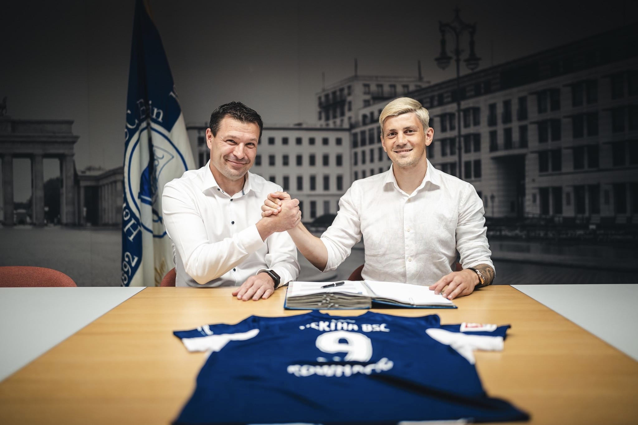 包含云达不莱梅客场击败柏林赫塔，豪取关键3分的词条