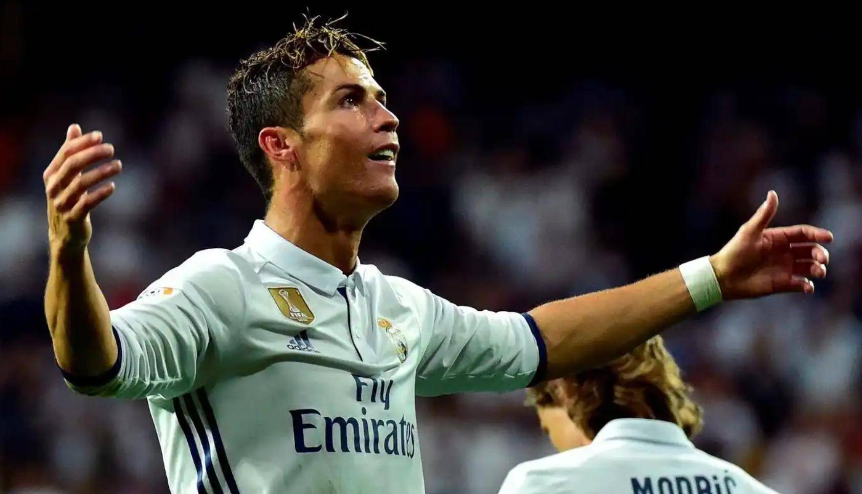 意大利碾压曼联，C罗打破历史纪录激烈交锋淘汰赛，锁定晋级资格的简单介绍