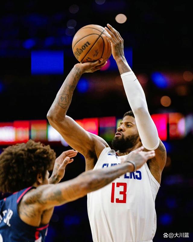 包含黄蜂险胜中国男篮，乔治爆发神勇的词条