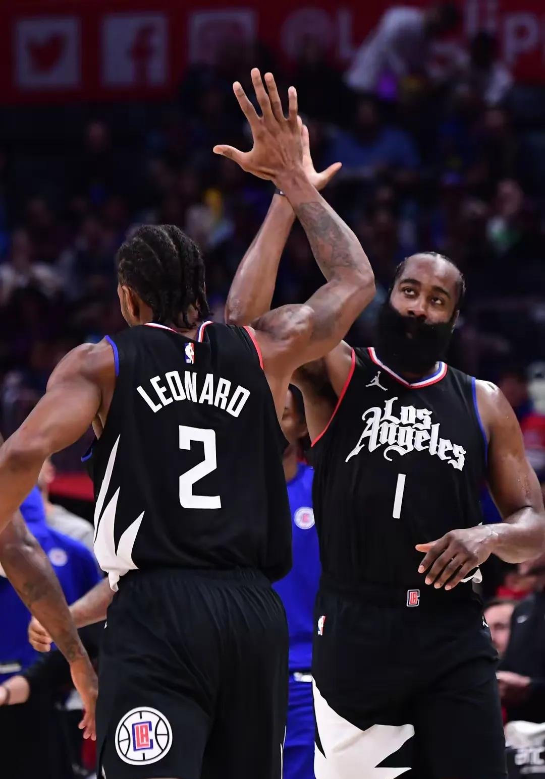 包含掘金完胜快船，利拉德关键制胜的词条