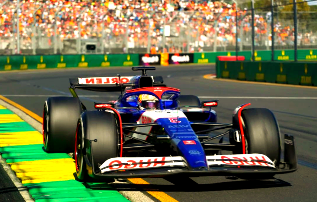 红牛车队鏖战红牛二队，汉密尔顿带队取胜的简单介绍